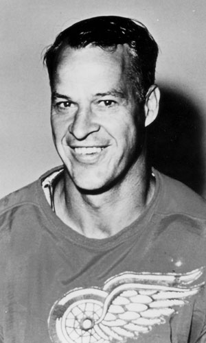 #8 All-Star Moment: Gordie Howe returns.